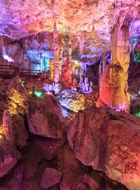 22241 ทัวร์จีน วัน 4 คืน T2G-CKG13(3U) หมู่บ้านโบราณสือชี่โขว่ หงหยาต้ง ล่องแพมังกรแม่น้ำก้งสุ่ย ถ้ำเถิงหลง 5 บิน Sichuan Airlines