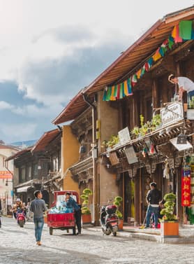 22917 ทัวร์จีน วัน 4 คืน CMU302 ภูเขาหิมะมังกรหยก เมืองโบราณลี่เจียง ไป๋สุ่ยเหอ หมู่บ้านชนกลุ่มน้อยไป๋ซา 5 บิน China Eastern Airlines