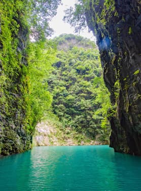 24067 ทัวร์จีน วัน 5 คืน WDYIH005 หมู่บ้านซานเซี่ย ล่องเรือมังกร อุทยานเขาผิงซาน ป่าหินโซบูย่า 6 บิน Air Changan