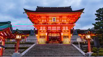 เที่ยวญี่ปุ่นแวะเที่ยว ..ศาลเจ้าเทพเจ้าจิ้งจอกอินาริ (Fushimi Inari Shrine)
