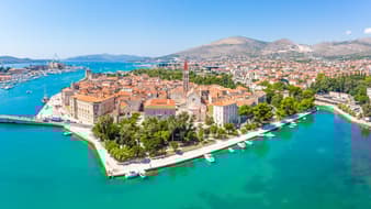 เมืองโทรกีร์ (TROGIR)
