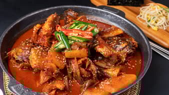 ฟินได้อีก! รวม 10 ร้านอาหารทีเด็ดย่านเมียงดง