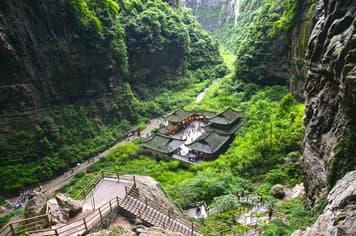 21306 ทัวร์จีน วัน 5 คืน ZGYIH-2520HU สวนสามสหาย อุทยานเขานางฟ้า อุทยานแห่งชาติหลุมฟ้า ถนนคนเดดินเจียฟางเป่ย 6 บิน ไห่หนานแอร์ไลน์ 