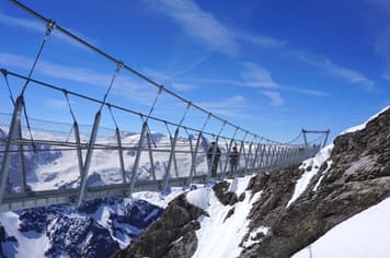 21425 ทัวร์ยุโรป วัน 5 คืน UIEU_001 พระราชวังแวร์ซายน์ ยอดเขาทิตลิส ล่องเรือแม่น้ำแซนน์ โคโม่ 8 บิน Emirates Airline