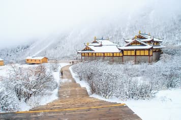 21539 ทัวร์จีน วัน 2 คืน ภูเขาหิมะวาวู่ ถนนคนเดินชุนชีลู่ ถนนโบราณจิ๋นหลี่ 3 บิน เฉิงตู แอร์ไลน์