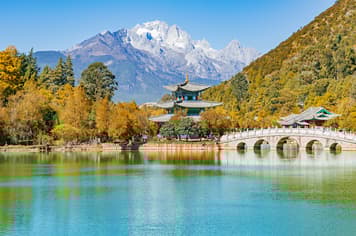 21664 ทัวร์จีน วัน 4 คืน VLJG54DR-1 บเขาพระจันทร์สีน้ำเงิน อุทยานภูเขาหิมะมังกรหยก สระมังกรดำ ช่องเขาเสือกระโจน 5 บิน Ruili Airlines