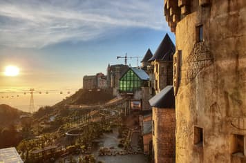 21976 ทัวร์เวียดนาม วัน 3 คืน 2UDAD-EK006 บานาฮิลล์ วัดหลินอึ๋ง สวน APEC หมู่บ้านแกะสักหินอ่อน 4 บิน Emirates Airline