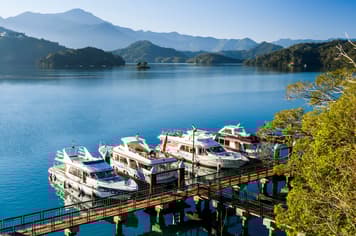 22352 ทัวร์ไต้หวัน วัน 3 คืน TJX39 ล่องเรือทะเลสาบสุริยันจันทรา หมู่บ้านปีศาจ วัดหลงซาน วัดเหวินหวู่ 4 บิน Starlux Airlines