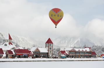 22499 ทัวร์จีน วัน 4 คืน T2G-TFU31VZ ภูเขาหิมะซีหลิง ยอดเขาสุริยันจันทรา ภูเขาหิมะหว่าวู ซอยกว้างซอยแคบ 5 บิน VietJet Air