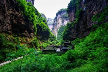 22869 ทัวร์จีน วัน 4 คืน ZGCKG-2618HU อุทยานแห่งชาติหลุมฟ้า สะพานสวรรค์ อุทยานเขานางฟ้า หมู่บ้านโบราณซือโข่ว 5 บิน ไห่หนานแอร์ไลน์ 