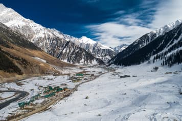 23055 ทัวร์ต่างประเทศ วัน 5 คืน ZGSXR-26026E ทุ่งดอกมัสตาร์ด ธารน้ำแข็งกราเซีย เทือกเขากุลมาร์ค 6 บิน Indigo Air