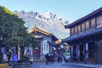 23092 ทัวร์จีน วัน 5 คืน 2ULJG-DR006 ภูเขาหิมะสือข่า วัดลามะซงจ้านหลิน โบราณลี่เจียง สระมังกรดำ 6 บิน Ruili Airlines