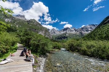 23240 ทัวร์จีน วัน 3 คืน HDM120 อุทยานภูเขาสี่ดรุณี ศูนย์หมีแพนด้า จัตุรัสหย่างเทียนวู ร้านหนังสือจงซูเก๋อ 4 บิน Thai Lion Air