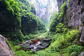 23346 ทัวร์จีน วัน 4 คืน TF-CKGHU06 อุทยานแห่งชาติหลุมฟ้าสะพานสวรรค์ อุทยานเขานางฟ้า นั่งรถไฟทะลุตึก หงหยาต้ง 5 บิน ไห่หนานแอร์ไลน์ 