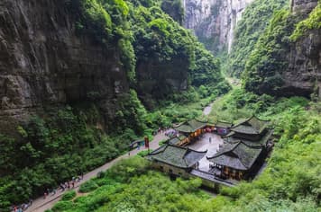 23531 ทัวร์จีน วัน 3 คืน 3U-CKG01 รถไฟฟ้าทะลุตึก นั่งกระเช้าข้ามแม่น้ำแยงซีเกียง หมู่บ้านโบราณฉือชี่โข่ว  บันไดเลื่อน HUANGGUAN 4 บิน Sichuan Airlines