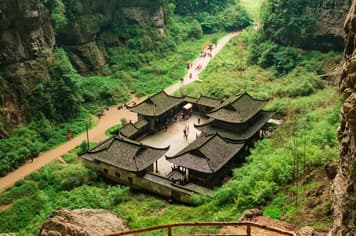 23558 ทัวร์จีน วัน 3 คืน TF-CKGCZ07 ชมหมีแพนด้า อุทยานหลุมฟ้า ผาหินแกะสลัก 5 บิน China Southern Airlines