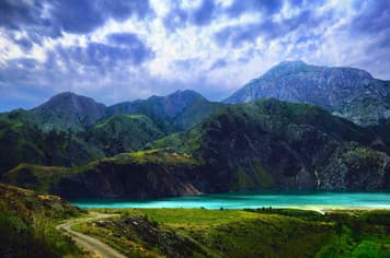 23606 ทัวร์จีน วัน 4 คืน ZGURC-2607UQ ล่องเรือทะเลสาบเทือกเขาเทียนซาน ทะเลสาบไซลี่มู่ ทุ่งดอกลาเวนเดอร์ 6 บิน Urumqi Air