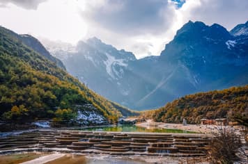 23731 ทัวร์จีน วัน 5 คืน KY-KMG001 ทะเลสาบไป๋สุ่ยเห๋อ สระน้ำมังกรดำ ช่องแคบเสือกระโจน ภูเขาหิมะมังกรหยก 6 บิน Kunming Airlines