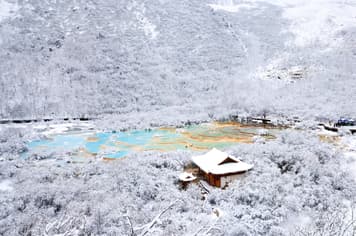 25666 ทัวร์จีน วัน 5 คืน เมืองโบราณซงพาน อุทยานเขาสี่ดรุณี อุทยานหวงหลง จิ่วจ้ายโกว 6 บิน Spring Airlines