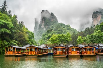 27535 ทัวร์จีน วัน 5 คืน ทะเลสาบเป่าเฟิงหู วังโบราณชนเผ่าถูเจีย เมืองโบราณฝูหรงเจิ้น 6 บิน Air Travel