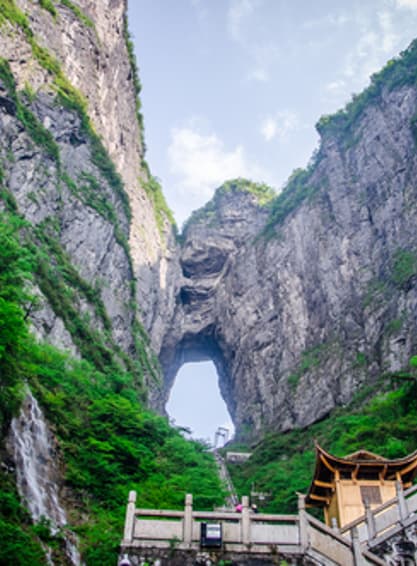 ทัวร์จีน จางเจียเจี้ย 5 วัน 4 คืน ZGCSX-2601SL ฝูหรงเจิ้น เทียนเหมินซาน ประตูสวรรค์ ระเบียงแก้ว บิน SL (DMK)