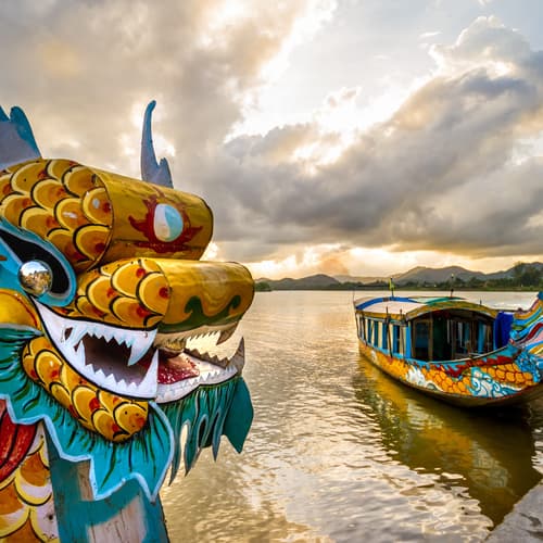 ล่องเรือมังกรแม่น้ำหอม 