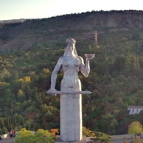 อนุสาวรีย์มารดาแห่งจอร์เจีย (คาลิส เดด้า)