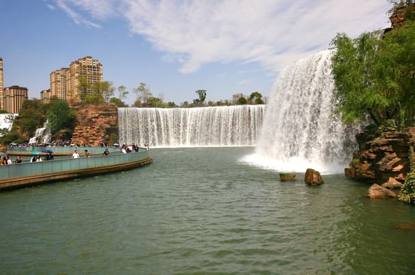 ทัวร์จีน 6วัน 5คืน คุนหมิง ภูเขามังกรหยก เมืองอี่เหลียง หุบเขาซากุระ (BKK)
