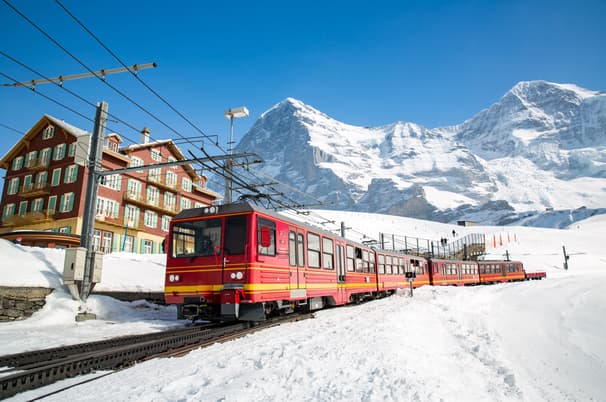 ทัวร์เยอรมนี ฝรั่งเศส สวิตเซอร์แลนด์  9 วัน 6 คืน ปราสาททรายแดง ปราสาทไฮเดลเบิร์ก ยอดเขาจุงเฟรา รับประทานอาหารบนหอไอเฟล บิน VZ (BKK)