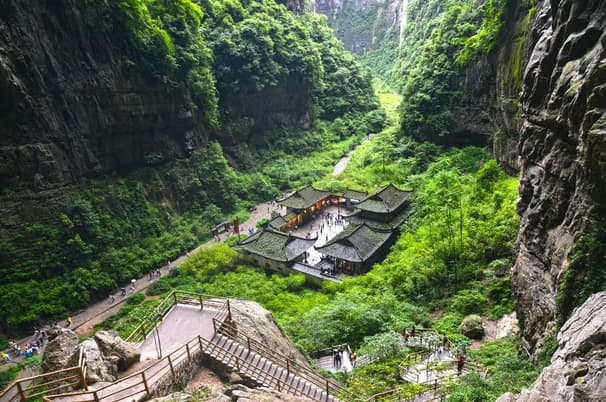 ทัวร์จีน ฉงชิ่ง 6 วัน 4 คืน อุทยานหลุมฟ้า ผ้าหินแกะต้าจู๋ อุทยานเขานางฟ้า หมู่บ้านโบราณฉือชี่โข่ว (ไม่เข้าร้านรัฐบาล) บิน VZ (BKK)