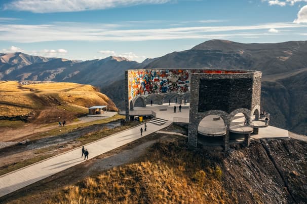 ทัวร์จอร์เจีย จอร์เจีย 8 วัน 5 คืน PV-TBS02 ป้อมนาริคาล่า มารดาแห่งจอร์เจีย โรงอาบน้ำโบราณ อะบาโนตูบานี ถนนคนเดินชาเดอร์นี่  บิน TK (BKK)