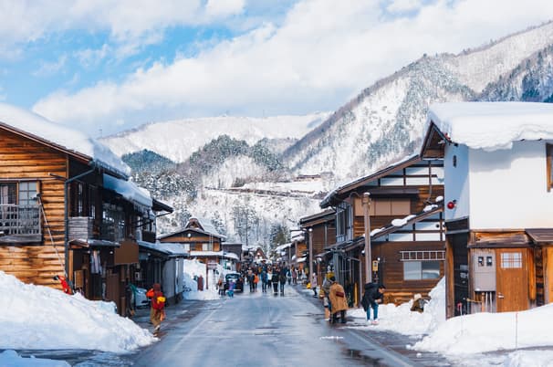 ทัวร์ญี่ปุ่น โอซาก้า ทาคายาม่า 5 วัน 3 คืน PJPKIX03-SL ศาลเจ้าฟูชิมิอินาริ ตลาดปลานิฮงไค ศาลเจ้าชิราฮิเกะ โดทงโบริ  บิน SL (DMK)