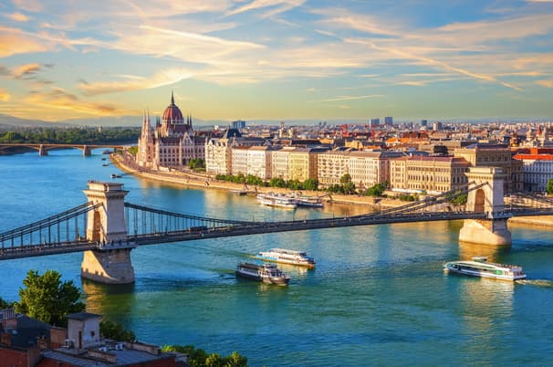 ทัวร์ยุโรป ออสเตรีย ฮังการี สโลวาเกีย เชค 8 วัน 5 คืน GO3VIE-EK011 เชสกี้ครุมลอฟ มหาวิหารเซนต์ วิตุส บราติสลาวา (ผ่อน 0%) บิน EK (BKK)