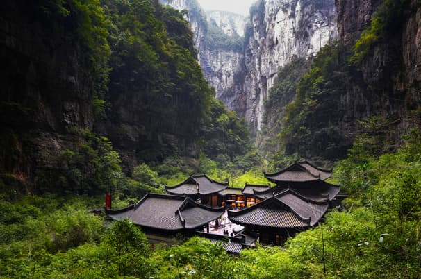 ทัวร์จีน ฉงชิ่ง 5 วัน 3 คืน T2G-CKG26CZ อุทยานแห่งชาติหลุมฟ้า อุทยานเขานางฟ้า หน้าผาแกะสลักต้าจู๋ บิน CZ (BKK)
