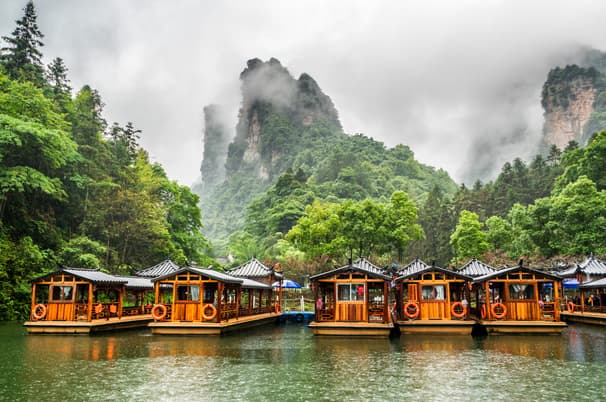 ทัวร์จีน ฉางซา 6 วัน 5 คืน CSXA60326 ทะเลสาบเป่าเฟิงหู วังโบราณชนเผ่าถูเจีย เมืองโบราณฝูหรงเจิ้น บิน A6 (BKK)