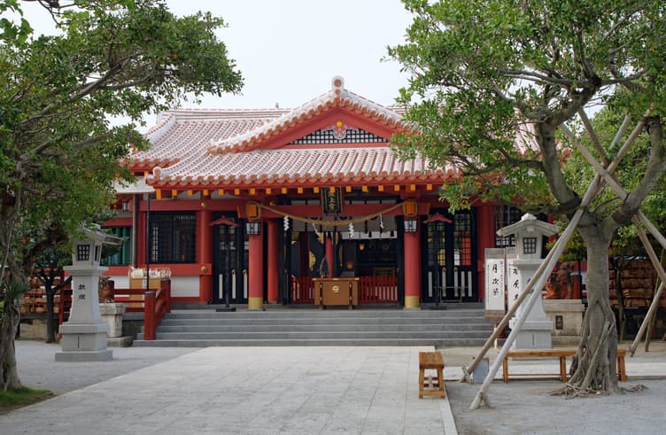 ศาลเจ้านามิโนอูเอะ