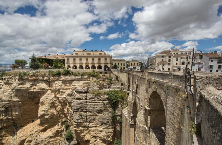 สะพานปูเอนเต้นูโว