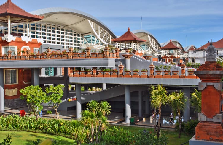 ท่าอากาศยานงูห์ราลัย 