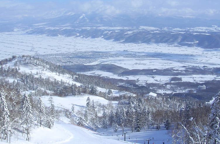 ฟูราโน่ สกีรีสอร์ท