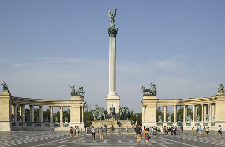 จัตุรัสวีรบุรุษ