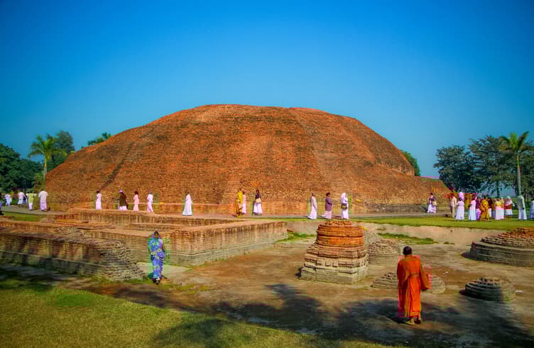 มกุฎพันธนเจดีย์