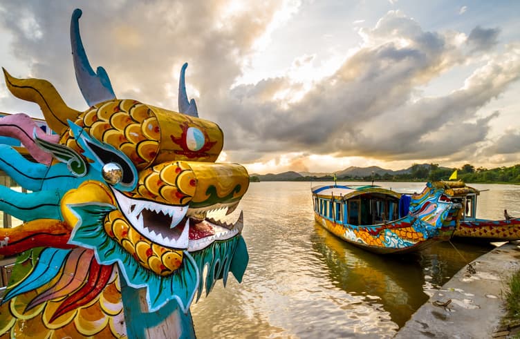 ล่องเรือมังกรแม่น้ำหอม 