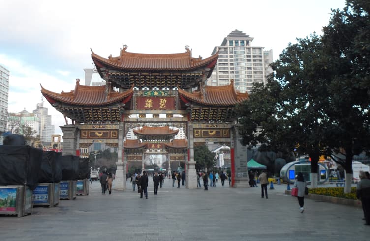 ถนนคนเดินจินปีลู่