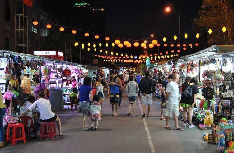 ตลาดกลางคืนฮาลอง
