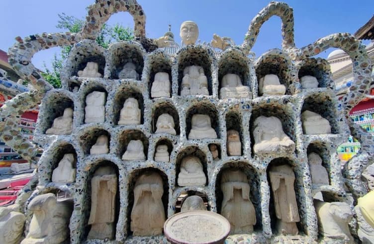 บ้านกระเบื้องเทียนจิน (บ้านเก่าของหวงหรงเหลียง)