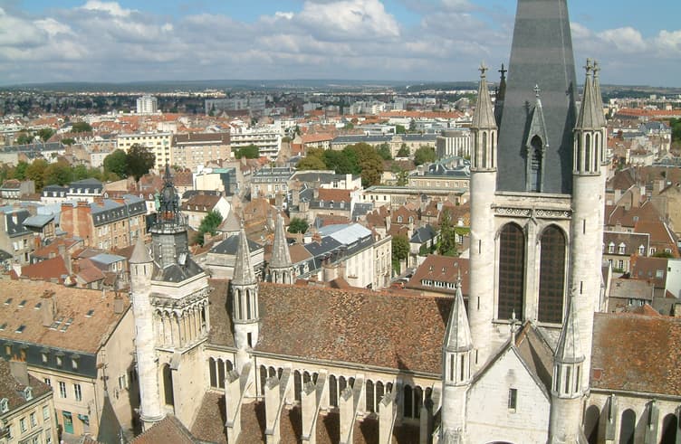 เมืองดีจอง