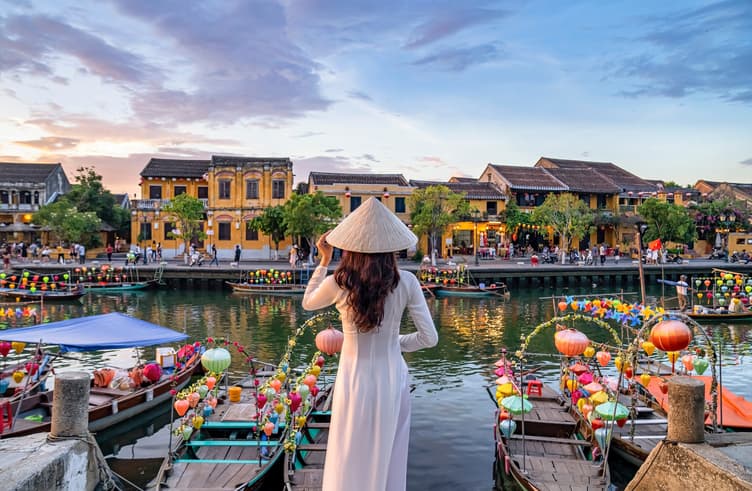 เที่ยวชมเมืองโบราณฮอยอัน
