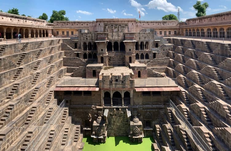 บ่อน้ำขั้นบันไดabhaneri