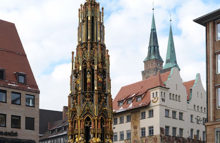 น้ำพุ Schoner Brunnen