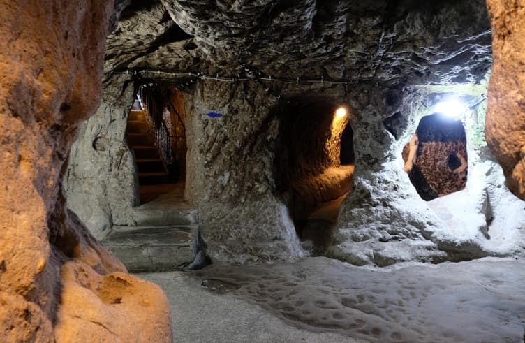 นครใต้ดินเดอรินคูยู